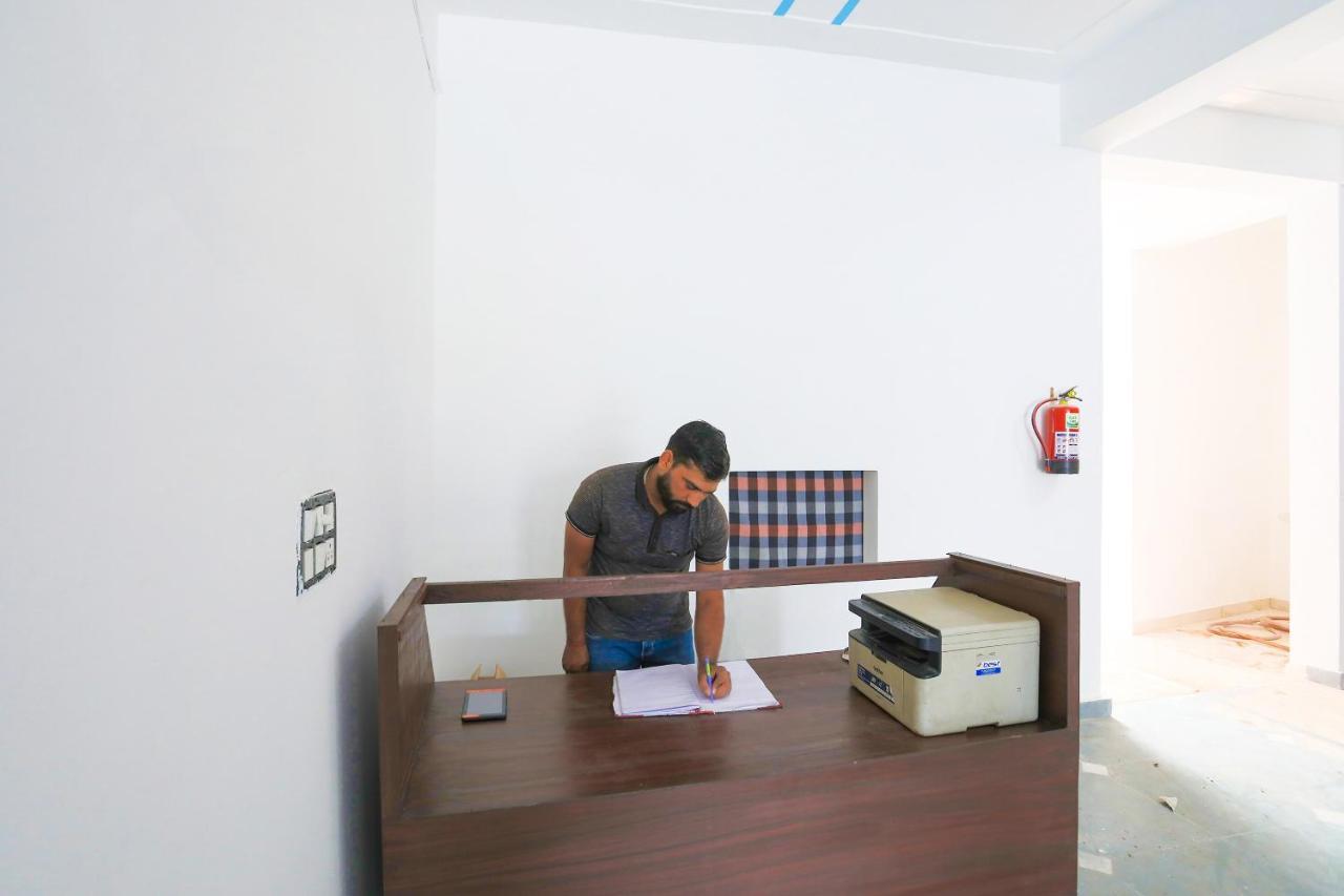 Oyo Flagship 62980 Shiva Residency Hotel Garhi Harsaru Exterior photo